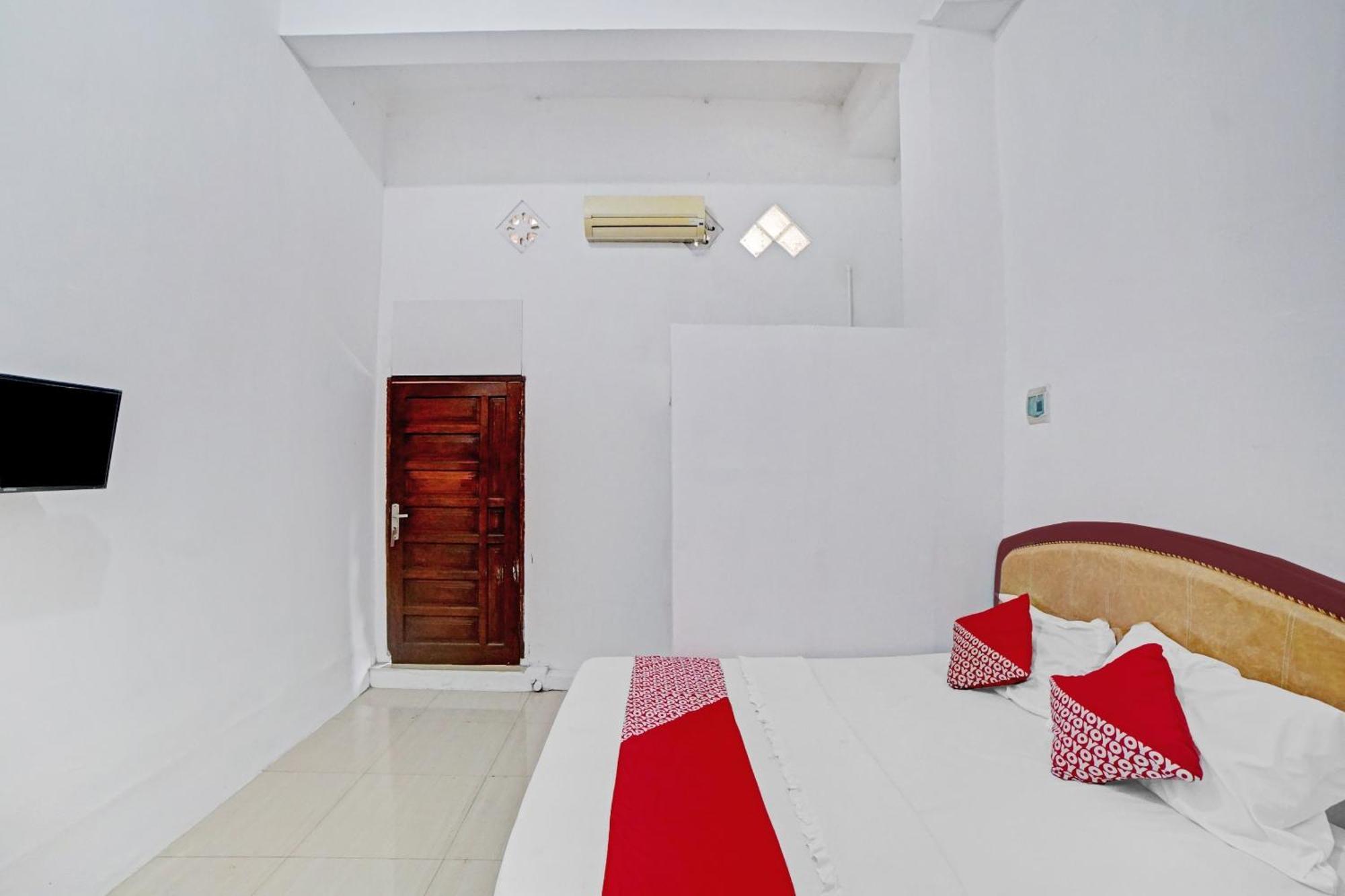 OYO 90387 Sepakat Guest House Medan Luaran gambar