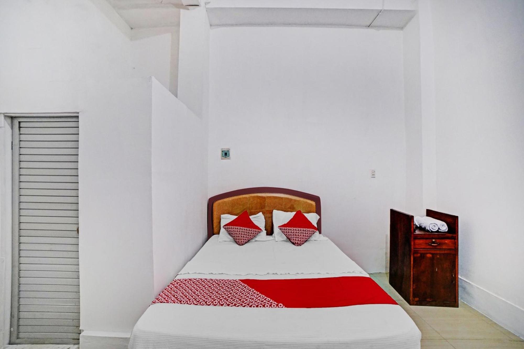 OYO 90387 Sepakat Guest House Medan Luaran gambar
