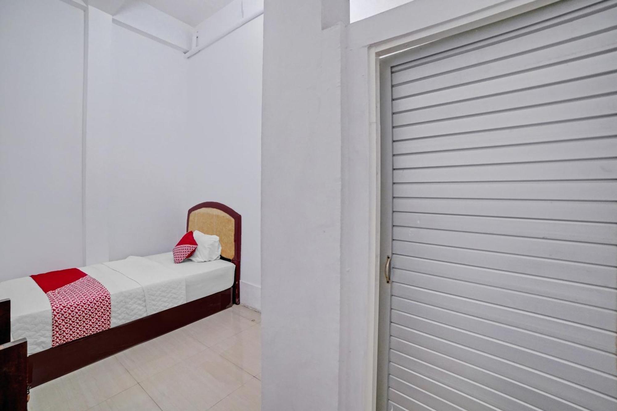 OYO 90387 Sepakat Guest House Medan Luaran gambar
