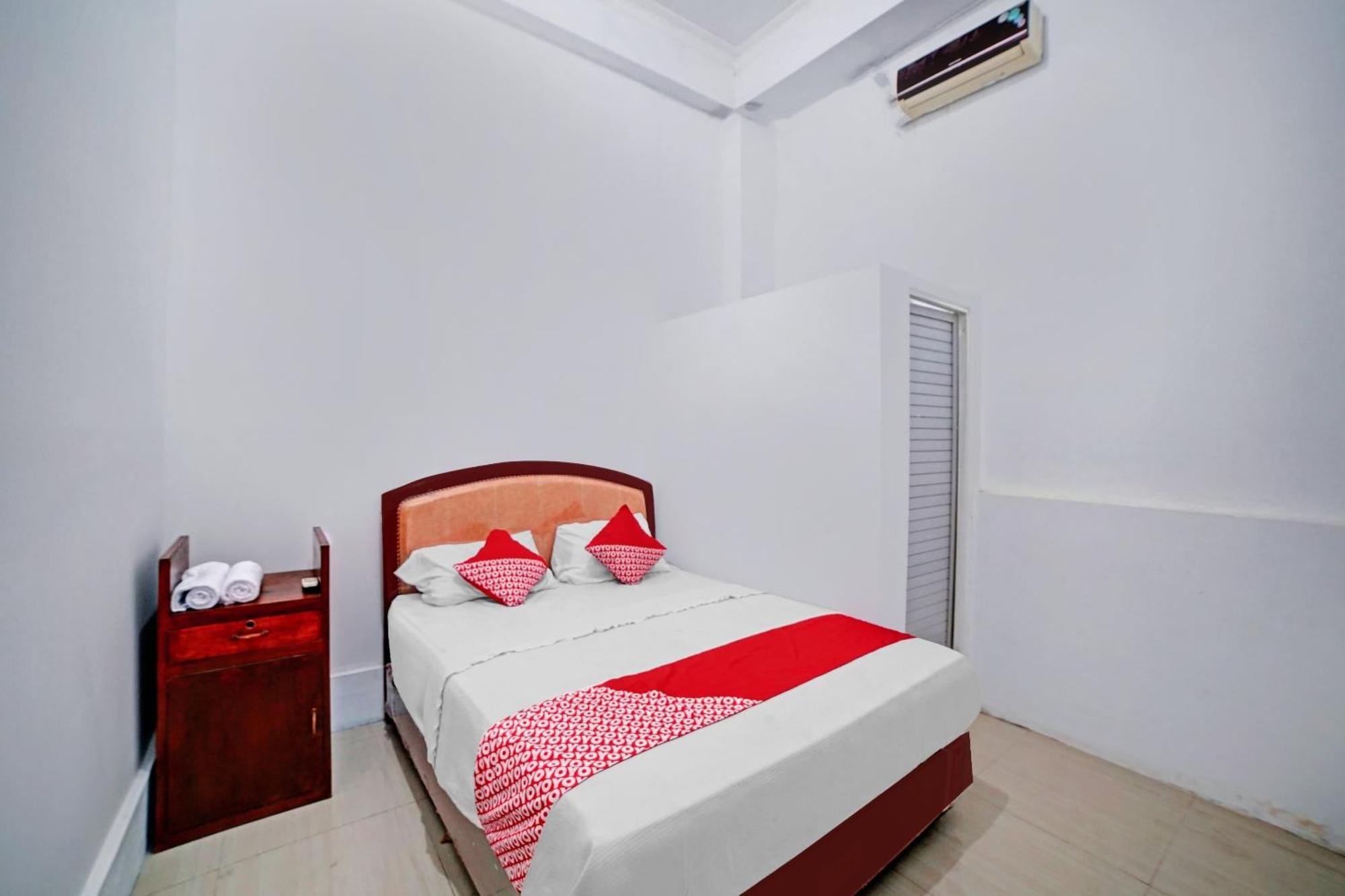 OYO 90387 Sepakat Guest House Medan Luaran gambar