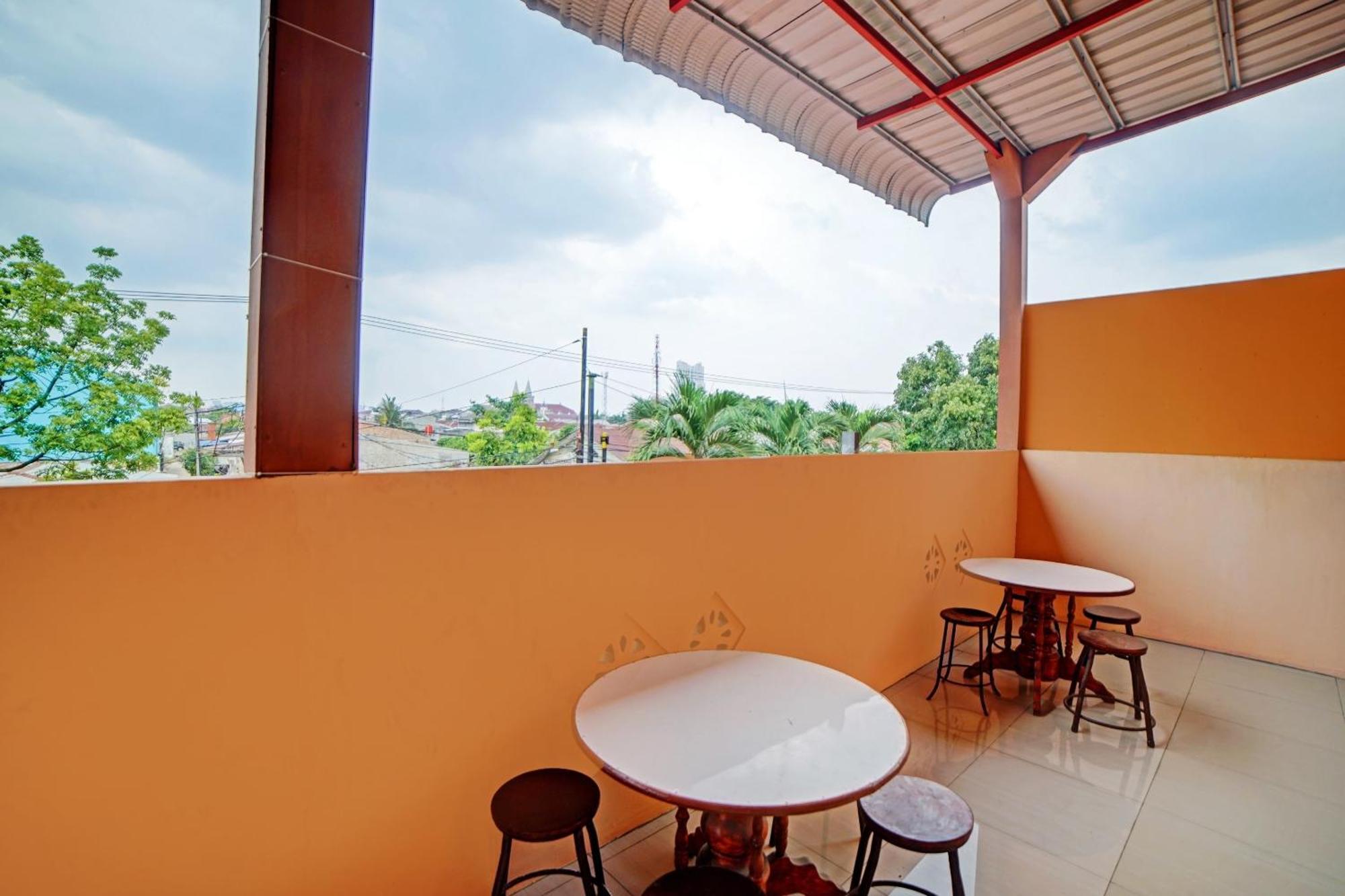 OYO 90387 Sepakat Guest House Medan Luaran gambar
